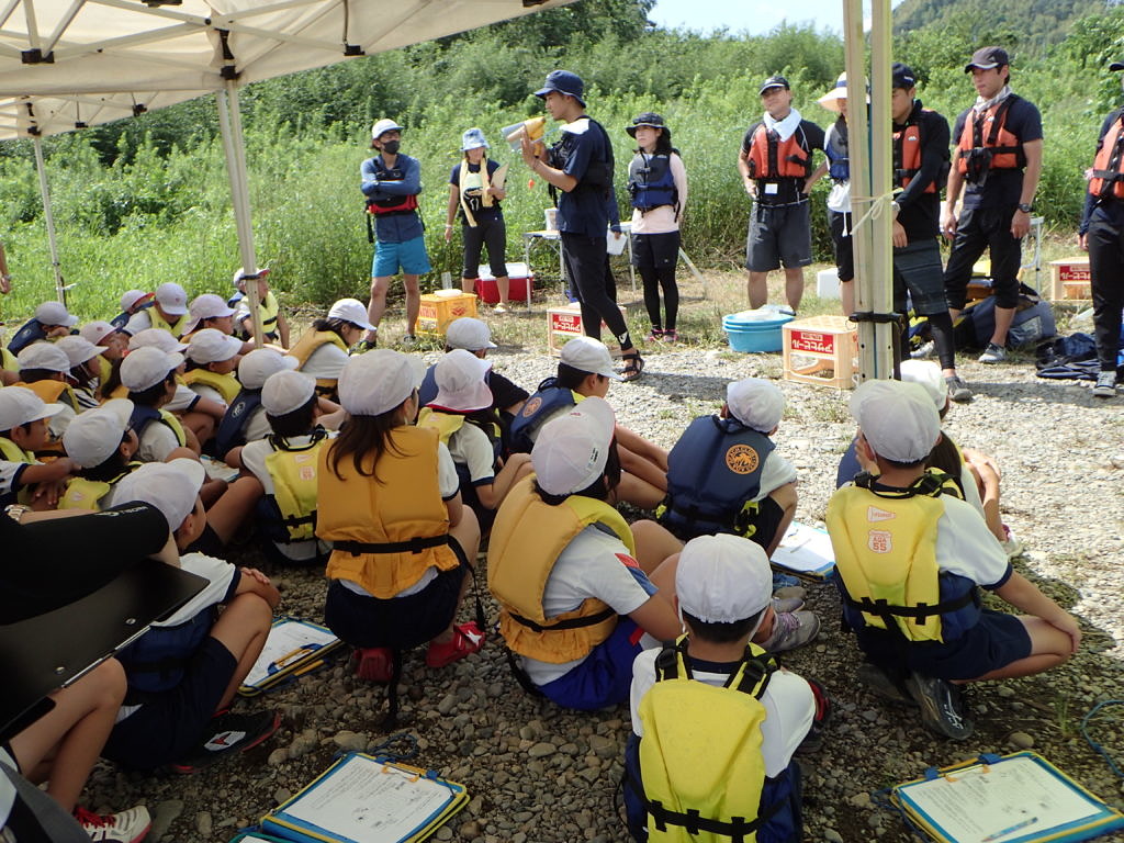 延岡小学校４年生の皆さんと水生生物調査 Npo法人五ヶ瀬川流域ネットワーク